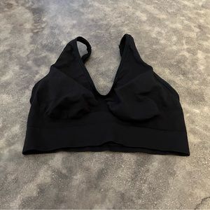 Black sports bra